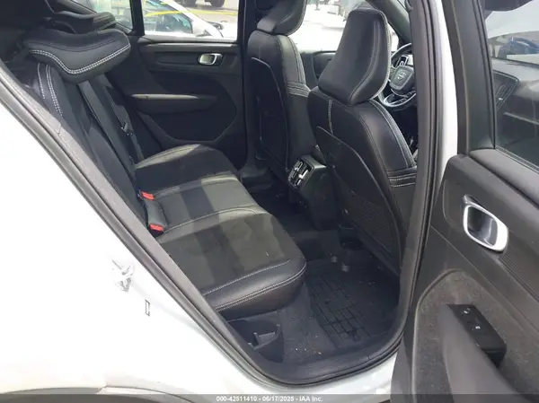 YV4162UM8M2467055 2021 VOLVO XC40 - Image 8