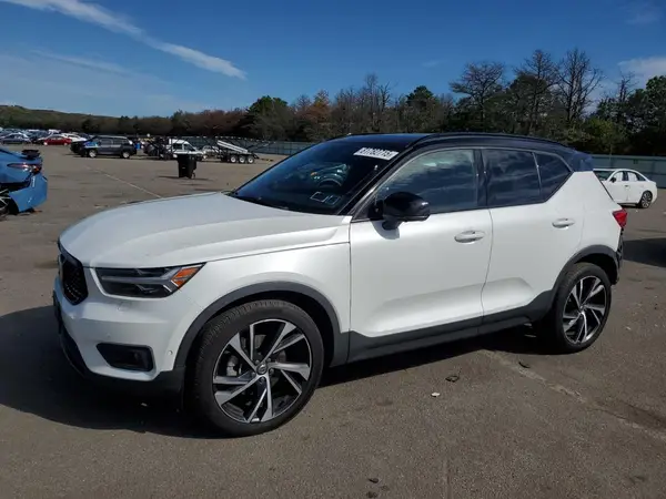 YV4162UM8M2482851 2021 VOLVO XC40 - Image 1