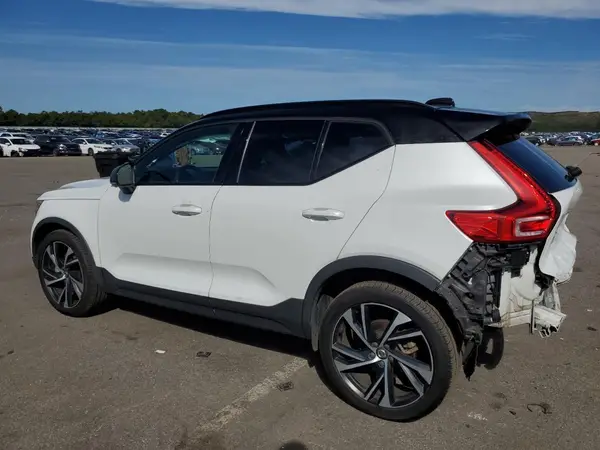 YV4162UM8M2482851 2021 VOLVO XC40 - Image 2
