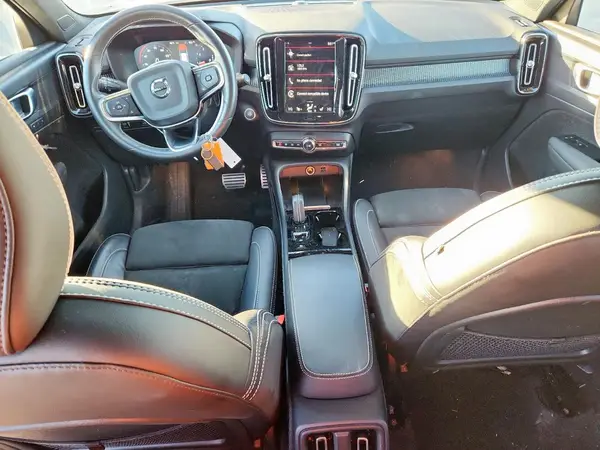 YV4162UM8M2499388 2021 VOLVO XC40 - Image 8