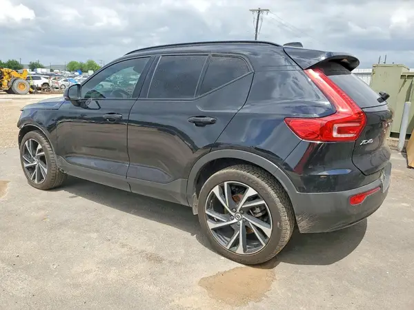 YV4162UM8M2526850 2021 VOLVO XC40 - Image 2