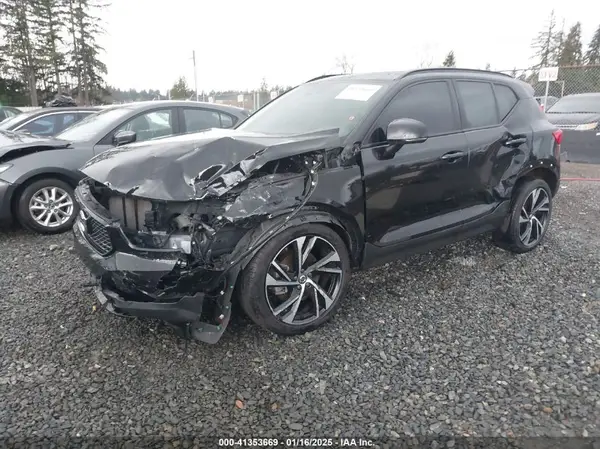 YV4162UM8M2537184 2021 VOLVO XC40 - Image 2