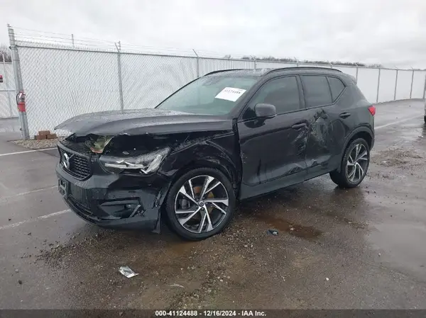 YV4162UM8M2563672 2021 VOLVO XC40 - Image 2