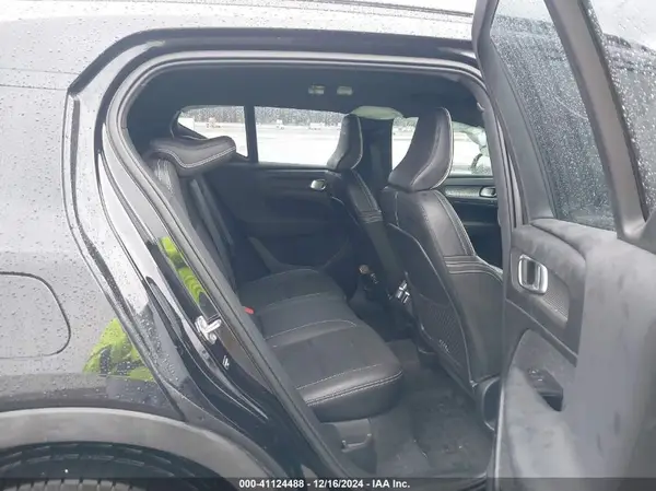 YV4162UM8M2563672 2021 VOLVO XC40 - Image 8
