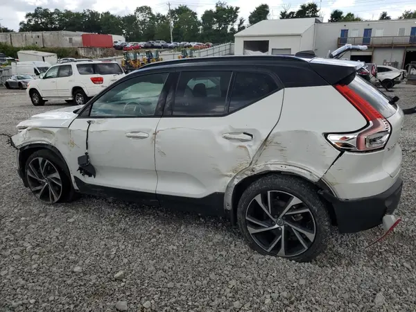 YV4162UM8M2593707 2021 VOLVO XC40 - Image 2