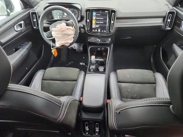 YV4162UM8N2648996 2022 VOLVO XC40 - Image 8