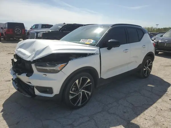 YV4162UM8N2694604 2022 VOLVO XC40 - Image 1