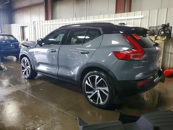 YV4162UM8N2724796 2022 VOLVO XC40 - Image 2