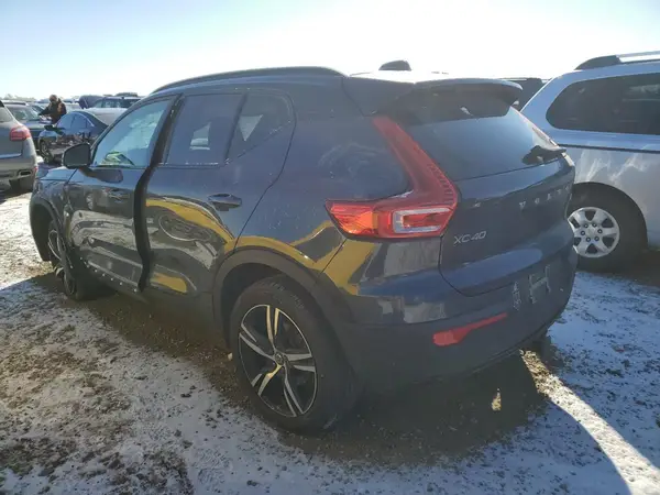 YV4162UM8N2744305 2022 VOLVO XC40 - Image 2