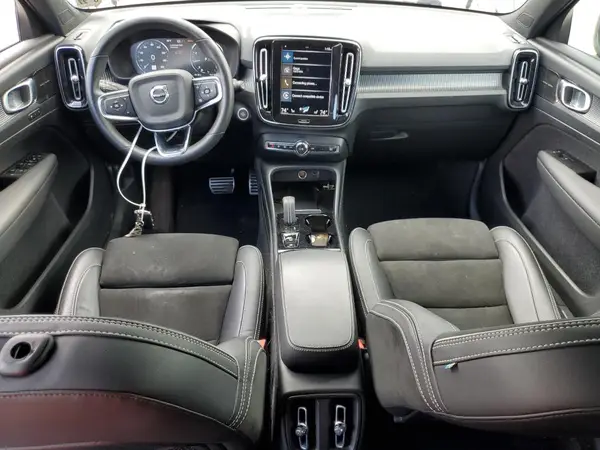 YV4162UM8N2781175 2022 VOLVO XC40 - Image 8