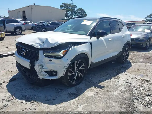 YV4162UM9K2075490 2019 VOLVO XC40 - Image 2