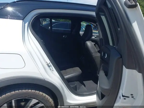YV4162UM9K2075490 2019 VOLVO XC40 - Image 8