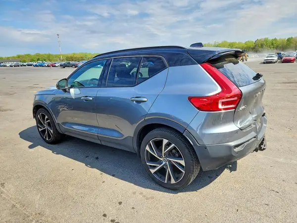 YV4162UM9K2117222 2019 VOLVO XC40 - Image 2