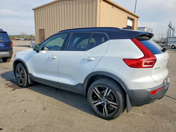 YV4162UM9K2150463 2019 VOLVO XC40 - Image 2