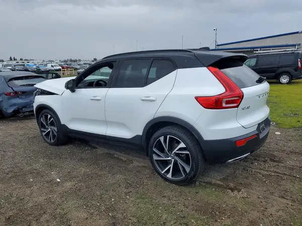 YV4162UM9K2150611 2019 VOLVO XC40 - Image 2