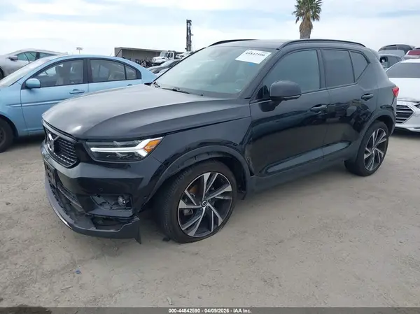 YV4162UM9L2171055 2020 VOLVO XC40 - Image 2