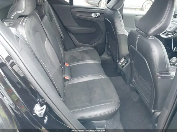 YV4162UM9L2171055 2020 VOLVO XC40 - Image 8