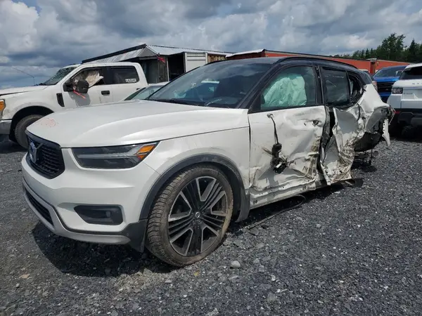 YV4162UM9L2202174 2020 VOLVO XC40 - Image 1