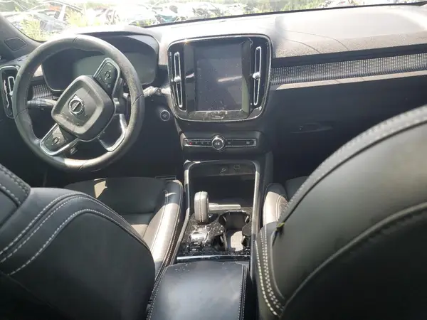 YV4162UM9L2202174 2020 VOLVO XC40 - Image 8