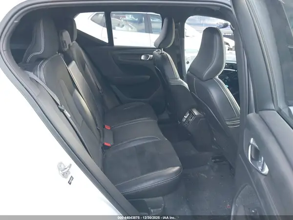 YV4162UM9L2298033 2020 VOLVO XC40 - Image 8