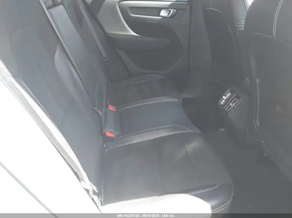 YV4162UM9L2347618 2020 VOLVO XC40 - Image 8