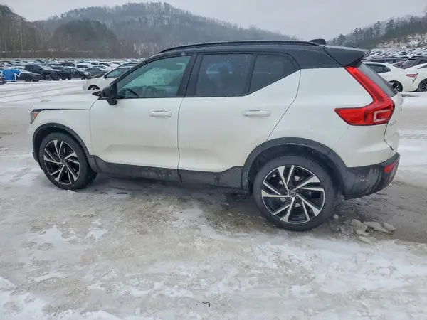 YV4162UM9M2466271 2021 VOLVO XC40 - Image 2
