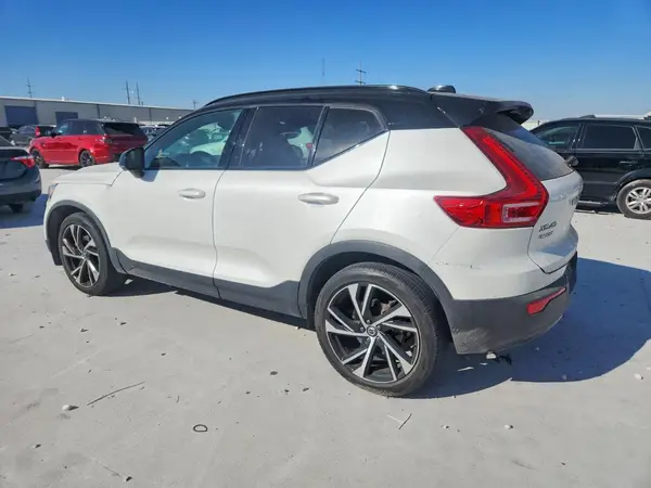YV4162UM9M2529286 2021 VOLVO XC40 - Image 2