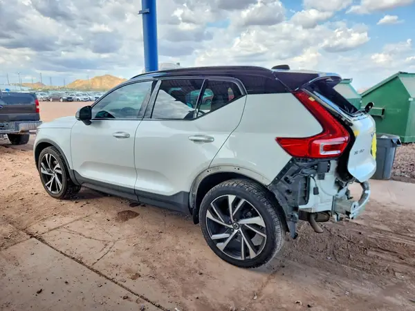 YV4162UM9M2541566 2021 VOLVO XC40 - Image 2