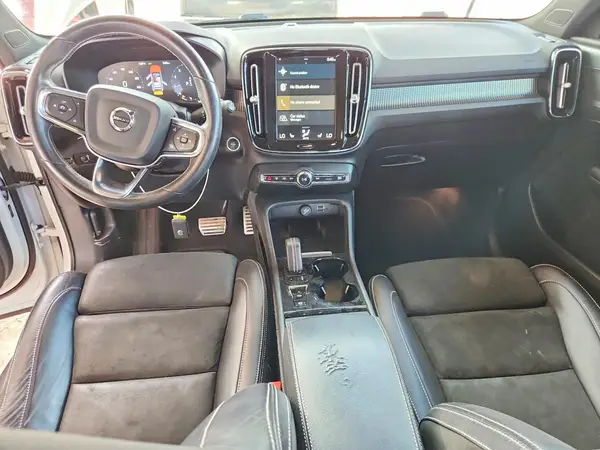 YV4162UM9M2541566 2021 VOLVO XC40 - Image 8