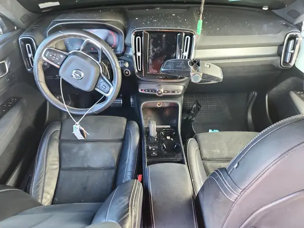YV4162UM9M2553572 2021 VOLVO XC40 - Image 8