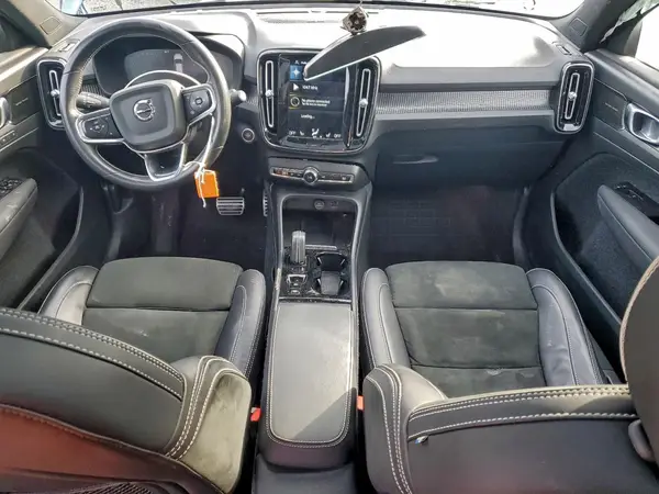 YV4162UM9M2553829 2021 VOLVO XC40 - Image 8