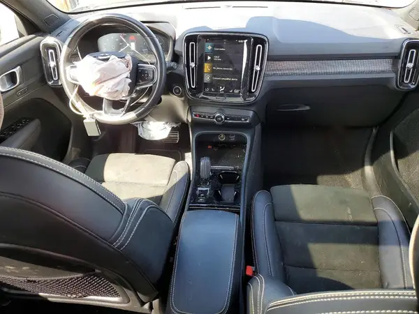 YV4162UM9M2562529 2021 VOLVO XC40 - Image 8