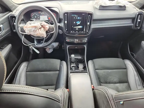 YV4162UM9M2562790 2021 VOLVO XC40 - Image 8
