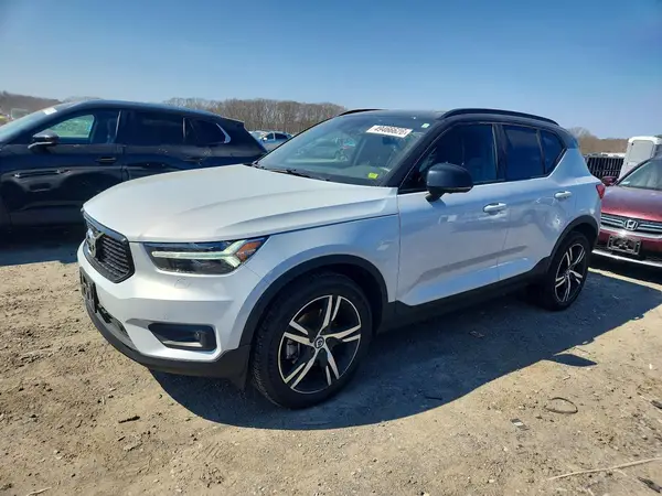 YV4162UM9M2563034 2021 VOLVO XC40 - Image 1