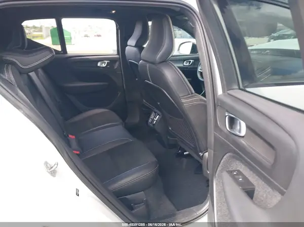 YV4162UM9M2574907 2021 VOLVO XC40 - Image 8