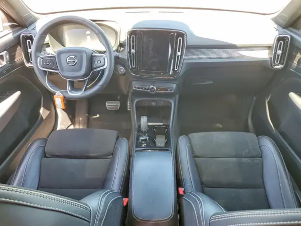 YV4162UM9N2642768 2022 VOLVO XC40 - Image 8