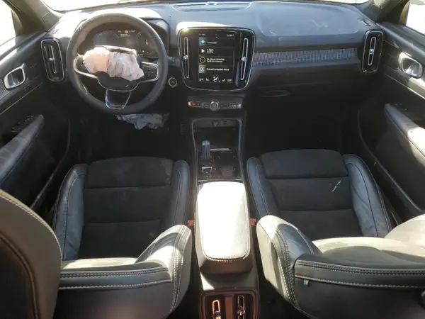 YV4162UM9N2722040 2022 VOLVO XC40 - Image 8