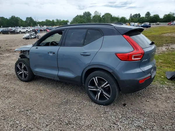 YV4162UM9N2725083 2022 VOLVO XC40 - Image 2