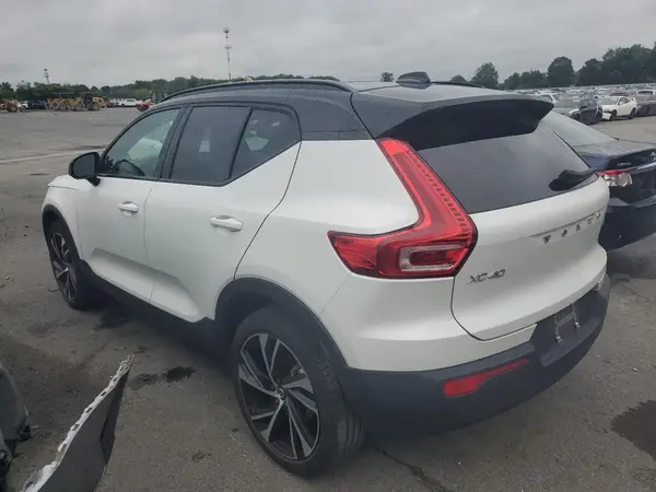 YV4162UM9N2739856 2022 VOLVO XC40 - Image 2