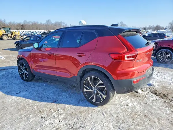 YV4162UM9N2789527 2022 VOLVO XC40 - Image 2