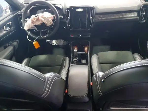 YV4162UM9N2790841 2022 VOLVO XC40 - Image 8