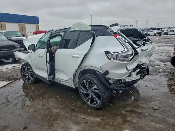 YV4162UMXK2114541 2019 VOLVO XC40 - Image 2