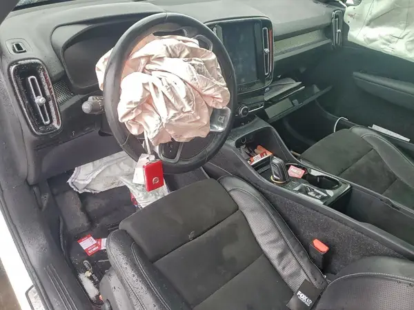 YV4162UMXK2114541 2019 VOLVO XC40 - Image 8
