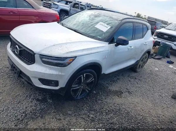 YV4162UMXK2126012 2019 VOLVO XC40 - Image 2