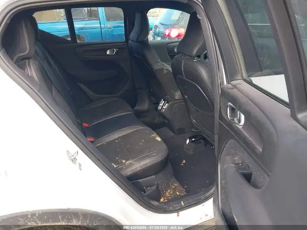 YV4162UMXK2126012 2019 VOLVO XC40 - Image 8