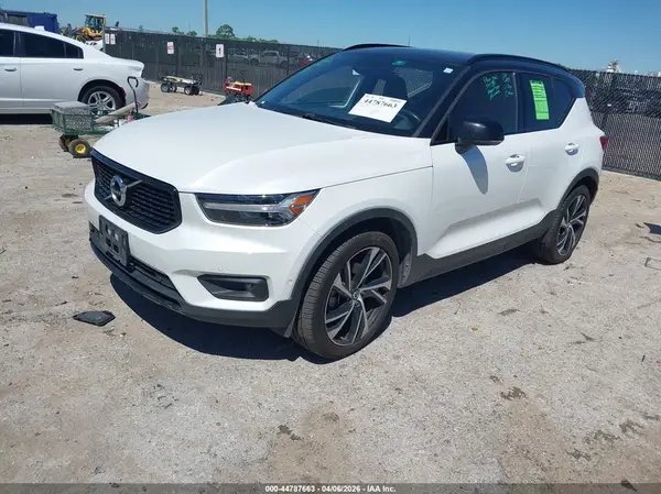 YV4162UMXK2142646 2019 VOLVO XC40 - Image 2