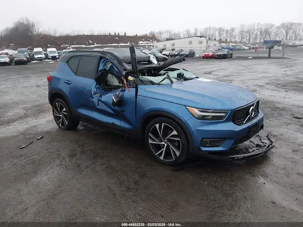 YV4162UMXL2311081 2020 VOLVO XC40 - Image 1