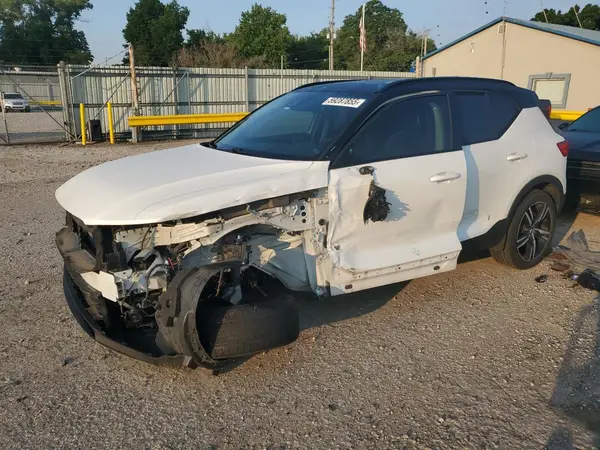 YV4162UMXL2347515 2020 VOLVO XC40 - Image 1