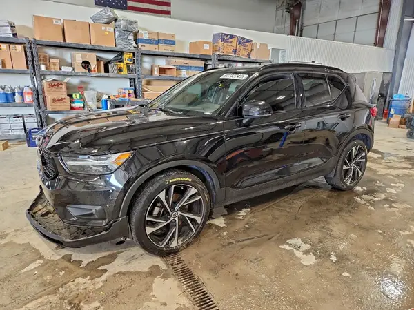 YV4162UMXM2444439 2021 VOLVO XC40 - Image 1