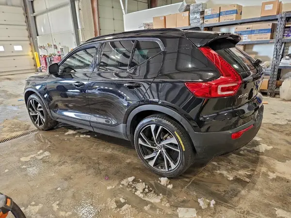 YV4162UMXM2444439 2021 VOLVO XC40 - Image 2